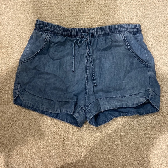 lightweight denim shorts - Picture 1 of 2